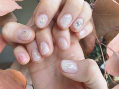 素敵なデザインを。手元まで抜かりないブライダルネイル♡ - LOCARI（ロカリ）