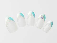 【365日ネイル】青空を求めて…スカイブルー×ホワイトの涼やか変形フレンチネイル |