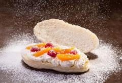 素材が豪華すぎ！北海道「北見」の食材をサンドしたコッペパン専門店