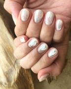 お洋服との相性◎ホワイトネイルがツボなんです♡ - LOCARI（ロカリ）