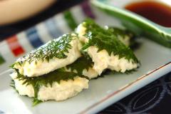 ダイエット中でも満足！ ふわふわ食感の「豆腐つくねの大葉包み焼き」