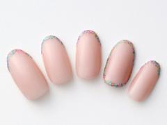 【365日ネイル】ベージュ×カラフルラメで軽やかに♪  上品ポップなラメフレンチネイル |