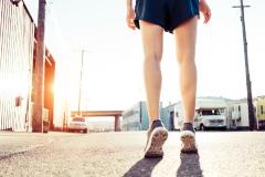 「歩き方」で体が変わる！脚をスラリと細長くする歩き方のコツ