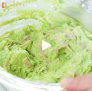 洗い物節約も叶います♡丸ごと使える「アボカドグラタン」 -