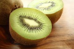 キウイでお肉がしっとり柔らか！ 「鶏むね肉のソテー」