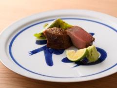 増殖する赤身ラバーをたった一切れで虜に！名店で研鑽した店主の極上和牛料理が味わえる