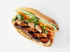 カンボジアの「ヌンパンサンドイッチ」にハマる人続出！高級フレンチ出身シェフのファス