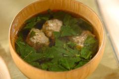 お肉の旨みたっぷりのとろみスープ！ 「モロヘイヤの肉団子スープ」 - ビューティーガール
