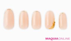 繊細なフレンチラインと光の粒で、華やかシンプルな「メタルシェルフレーク」ネイル | マ