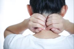 疲れまくって凝り固まった首に！辛さを軽減するお手軽エクササイズ