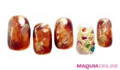 べっ甲風「スプラッシュ」ネイルは、ゴールドでラグジュアリーにアップデート！ | マキア