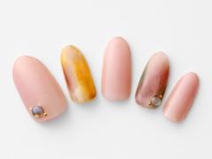 【365日ネイル】秋の曇空を思わせるアンニュイなベージュピンクネイル |