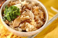 松茸の香りと旨みを堪能！ 「松茸のみの松茸ご飯」 - ビューティーガール