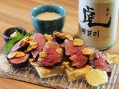 ラムステーキが驚くほどやわらかい！ ラム肉専門店『焼き羊』でしか味わえない和食ベース