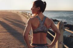 猫背改善・背中痩せ・バストアップを同時に叶える「後ろ姿美人エクササイズ」 - ビューテ