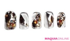 斬新なホイル使いがおしゃれ、アクセ感覚で楽しむ「フューチャリスティック」ネイル | マ