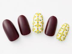 【365日ネイル】レトロな花柄がアクセント！愛らしい旬のマスタード＆グリーンネイル |