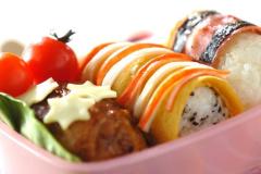 お肉や卵焼きで包んじゃおう！「スタミナおにぎり」 - ビューティーガール