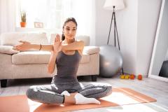 運動前後に行うべき？今さら聞けないストレッチの疑問3つ - ビューティーガール