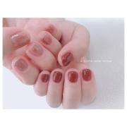 いつもよりお洒落をプラス♡秋のアシメネイルで手元から秋感を演出 -