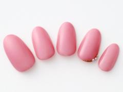 【365日ネイル】爪の端ギリギリのパールアートが上品！女っぷりが上がるローズピンクネイ