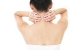 『ストレートネック』を予防解消！巡りを改善するOKウォーク習慣とは？ - ビューティーガー