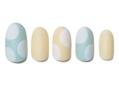 青(ブルー)ネイル16選｜黄・緑・ピンクなどのおしゃれな組み合わせネイルまとめ |