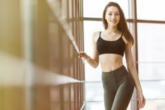 巻き肩解消＆バストアップ！美ボディを手に入れる『1分ストレッチ』 - ビューティーガール