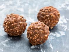 コーヒーのお供にぴったりな一口サイズ♡「手作りロシェ」のレシピ -