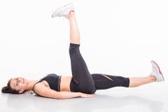 お尻のたるみの原因かも！ベッドでらくらく「もも裏ストレッチ」 - ビューティーガール