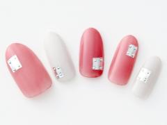 【365日ネイル】暑さが戻る連休中日はクールなネイルで…シャープさのあるピンク×淡いグレ