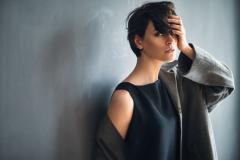 タートルネックを着こなす。スマートな首を目指すマッサージ - ビューティーガール