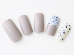 【365日ネイル】アンニュイな空模様に寄せて…優しい雰囲気のあるグレーネイル |