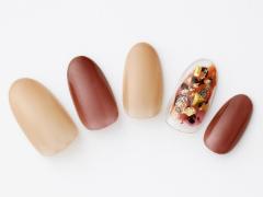 【365日ネイル】ほんのり色っぽいのに清潔感もあり！媚びない女のレンガ色ネイル |