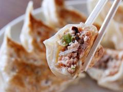 ジューシーな「焼き餃子」は、名脇役がいい味を演出！肉汁もセンスも溢れる『下北グレイ