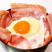 最短2分でこの美味しさ♡ハマる人続出中「#ベーコンエッグ丼」が気になる！ -