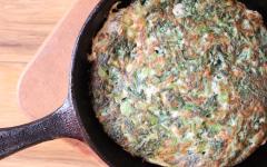 苦手な野菜もパクパク進む！「青菜たっぷりオープンオムレツ」【今日の時短ごはん Vol.91】