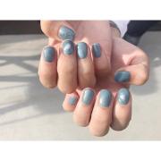 この季節にぴったり。センス光る秋冬の寒色ネイル -