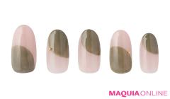 バルーンフレンチを浮かべた、甘くソフトな「カーキ」ネイル | マキアオンライン（MAQUIA