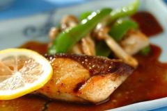 さっぱりコクうまソースが美味！ 「イナダのバターしょうゆソテー」 - ビューティーガール