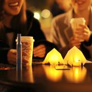 横浜市内のスタバが非日常空間に！ライトダウンイベント開催