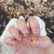 セルフでできる華やかネイル！輝く指先を作る「#箔ネイル」特集 -