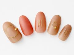 【365日ネイル】繊細なワイヤーアートが上品！可憐な手元を演出するベージュネイル |