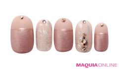 メタリックな輝きを味方に、シャープに艶めく「大人ピンク」ネイル | マキアオンライン（