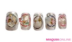 ファンタジーな煌きの「カラフルストーン」ネイルは、ワイヤー使いでポップに遊んで |