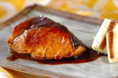 バターでコクとまろやかさアップ！「ブリの照り焼き」 - ビューティーガール