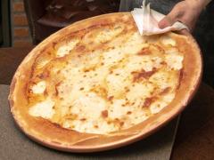 とろ～りチーズとぱりぱり生地にハマる！未体験のおいしさ「フォカッチャ・ディ・レッコ