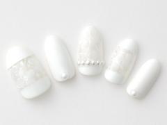 【365日ネイル】寒い日に似合う…ピュアなホワイトネイルをレースで大人顔に |