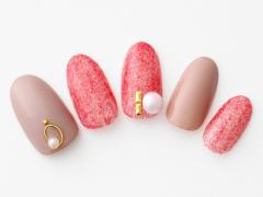 【365日ネイル】新年のご挨拶まわりにぴったりな“絞り風”の赤ネイル |