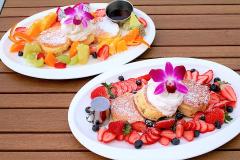 苺やフルーツてんこ盛り！関東初出店のハワイのパンケーキが豪華すぎて女子が夢中だった